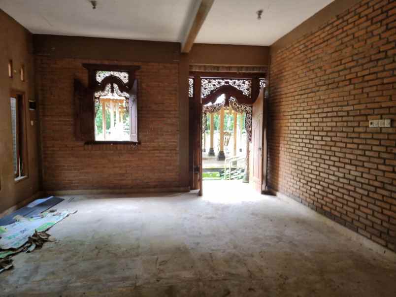 dijual cepat rumah besar tanah luas di minggir