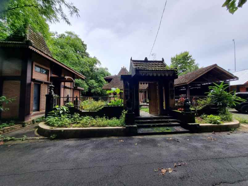 dijual cepat rumah besar tanah luas di minggir