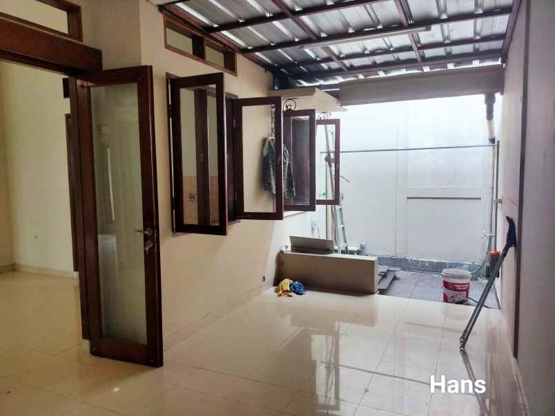 dijual cepat rumah hook di pesona khayangan depok