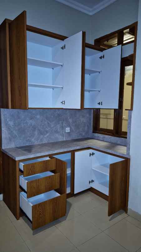 dijual cepat rumah hook di pesona khayangan depok