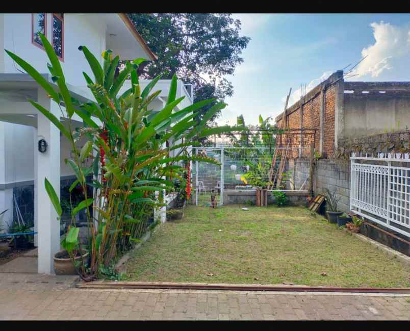 dijual cepat rumah mewah di ciwaruga bandung