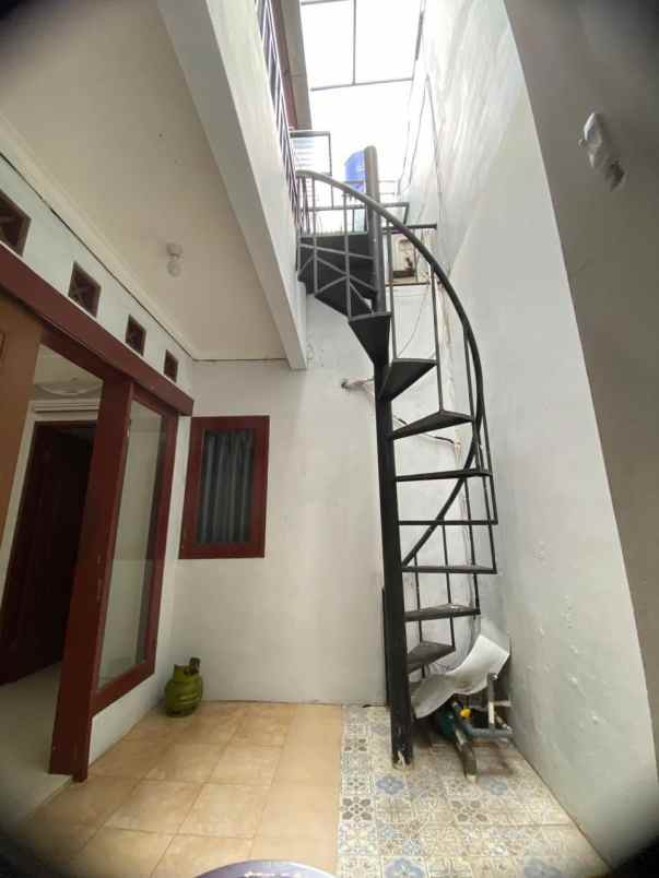 dijual cepat rumah raffles hadap taman