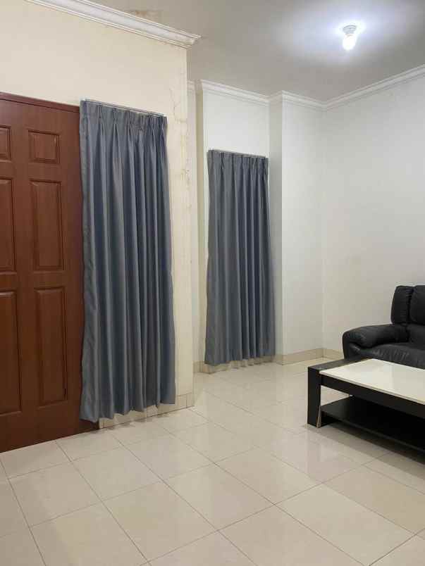 dijual cepat rumah raffles hadap taman