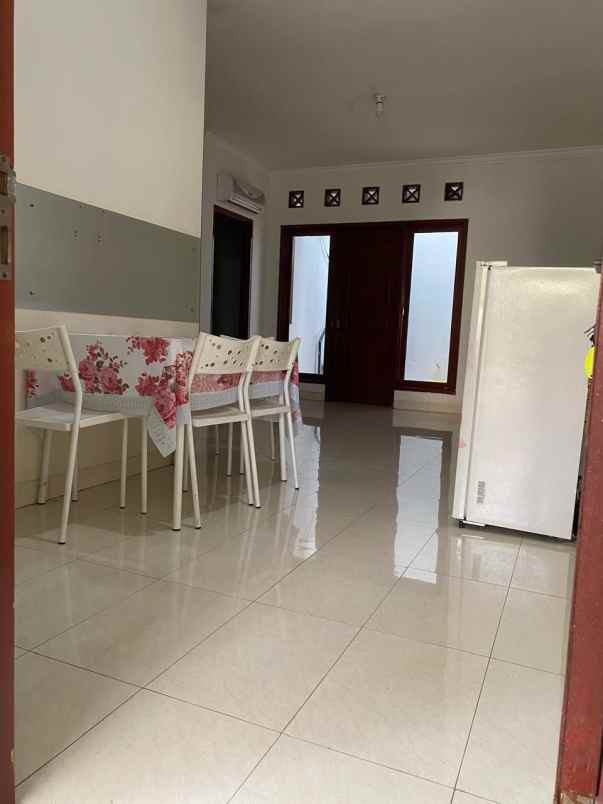 dijual cepat rumah raffles hadap taman