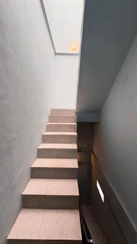 dijual kost 4 lantai lokasi grogol utara