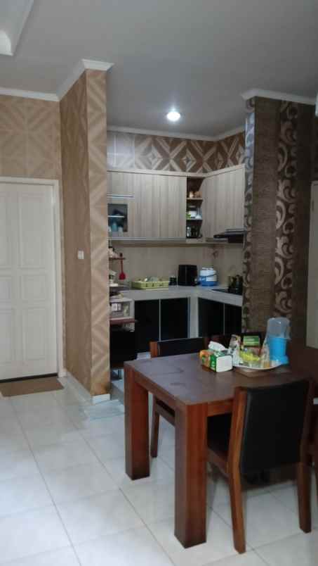 dijual kost jl anggrek setiabudi karet