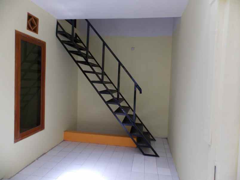 dijual ngebut rumah selangkah ke borma permata cimahi