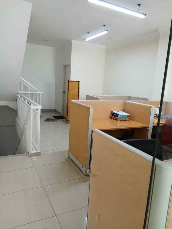 dijual ruko 3 lantai di daerah cinere