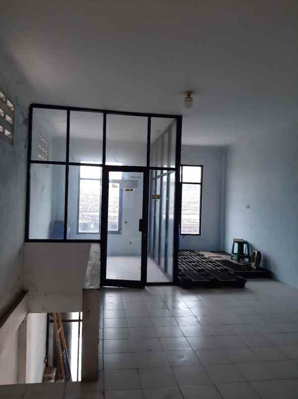 dijual ruko gudang kantor jl teuku umar tambun