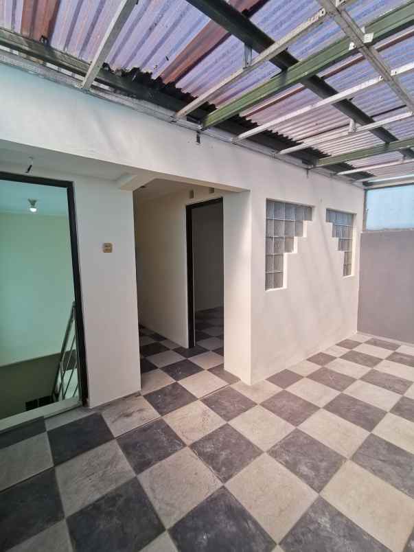 dijual ruko gudang kantor komplek istana mekar wangi