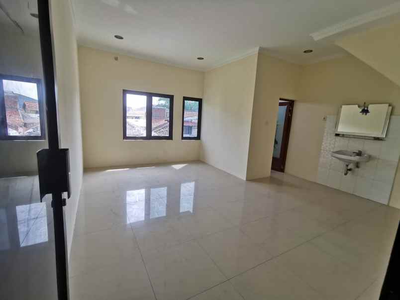 dijual ruko gudang kantor komplek istana mekar wangi