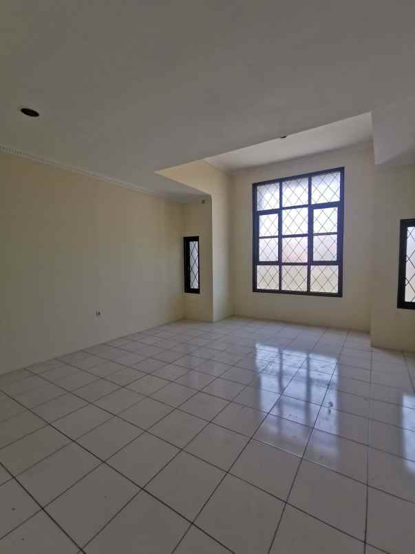 dijual ruko gudang kantor komplek istana mekar wangi