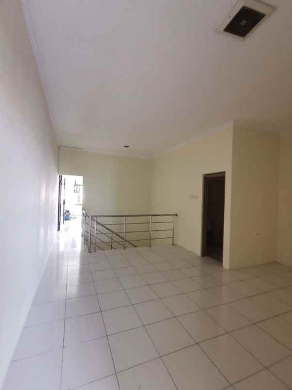 dijual ruko gudang kantor komplek istana mekar wangi