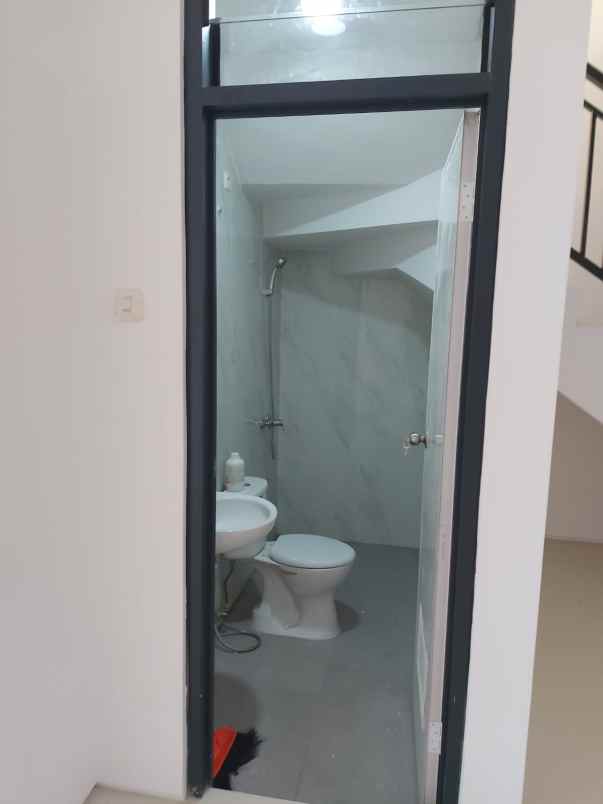 dijual ruko gudang kantor sarelit urara surabaya