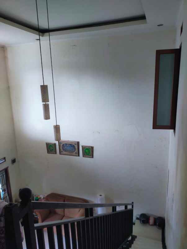 dijual rumah 2 lantai