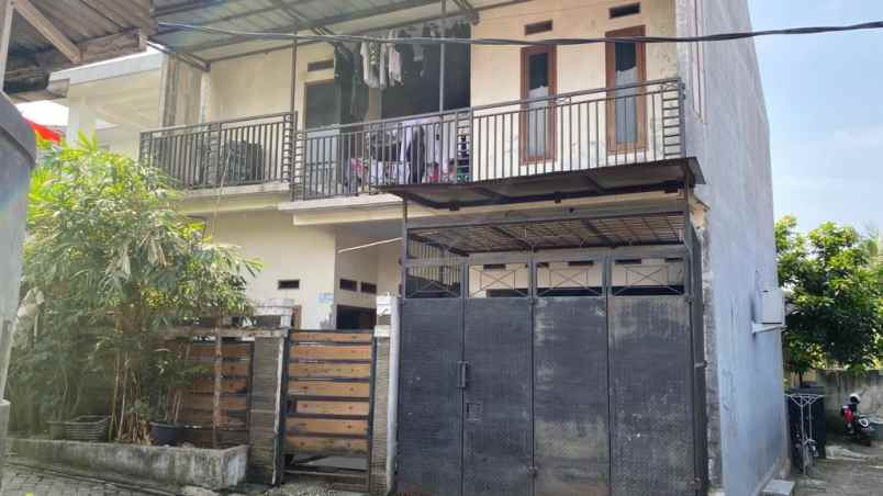 dijual rumah 2 lantai