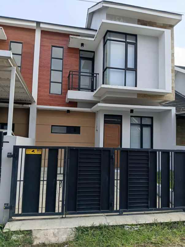 dijual rumah 2 lantai dekat ke pusat kota cimah