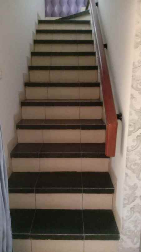 dijual rumah 2 lantai di metland transyogi