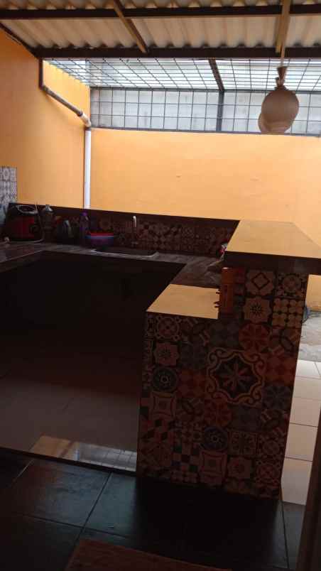 dijual rumah 2 lantai di metland transyogi