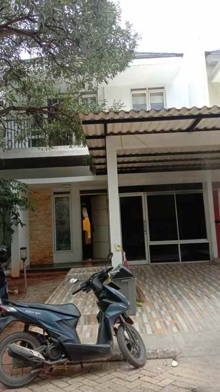 dijual rumah 2 lantai di metland transyogi