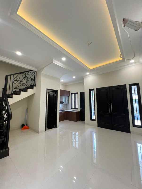 dijual rumah al azhar rawamangun