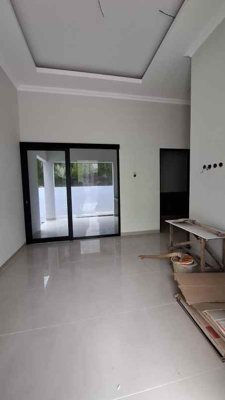 dijual rumah american classic di banyumanik semarang