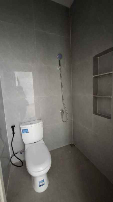 dijual rumah american classic di banyumanik semarang