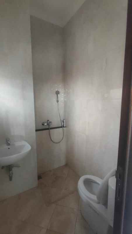 dijual rumah antapani