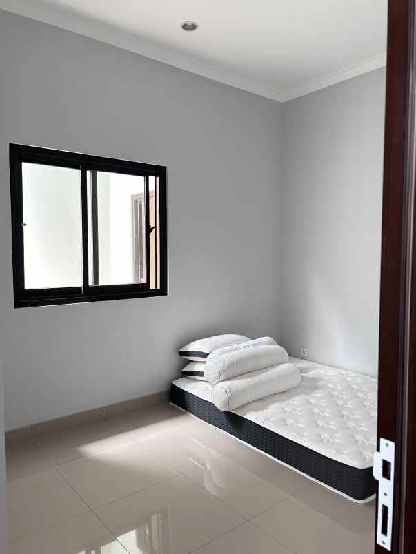 dijual rumah antapani