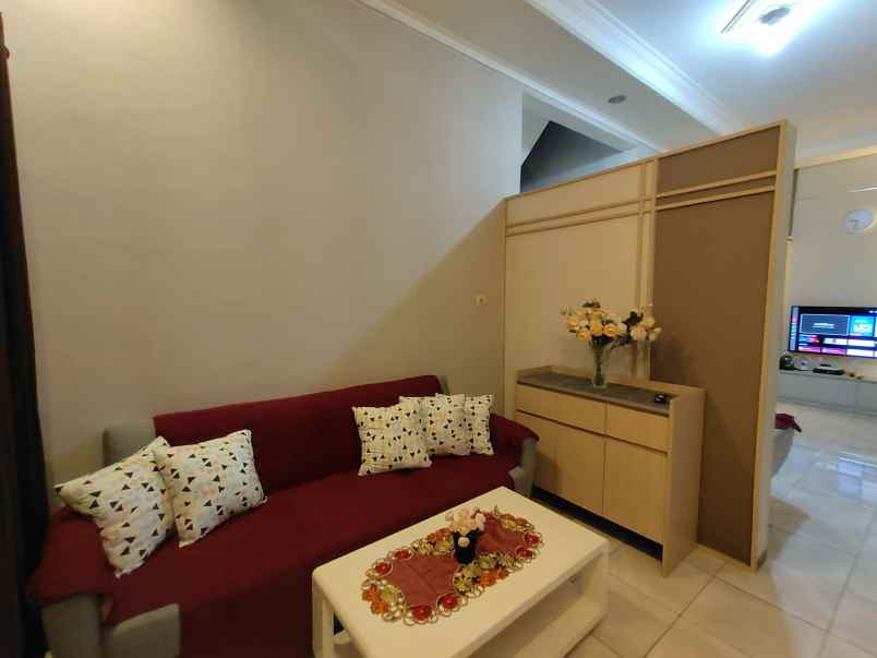 dijual rumah bambu apus