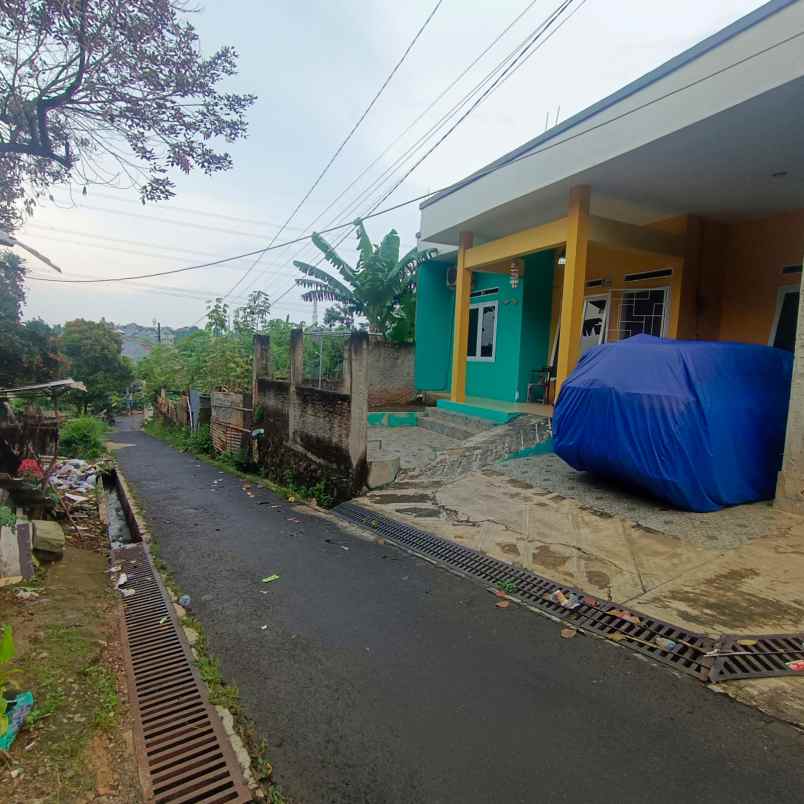 dijual rumah bambu apus