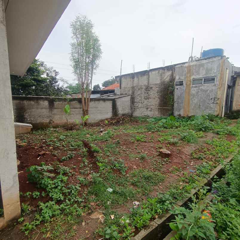 dijual rumah bambu apus