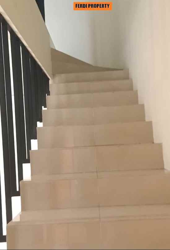 dijual rumah bambu apus jakarta timur