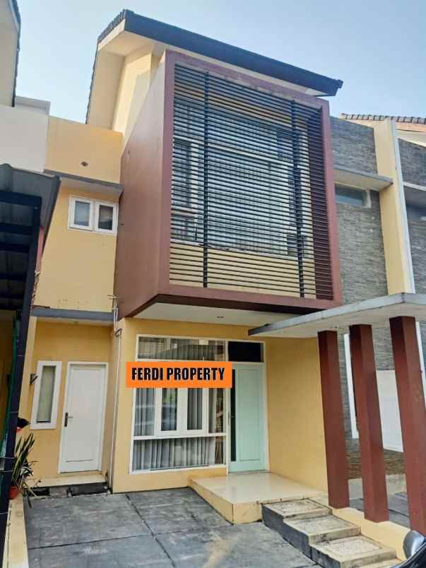 dijual rumah bambu apus jakarta timur