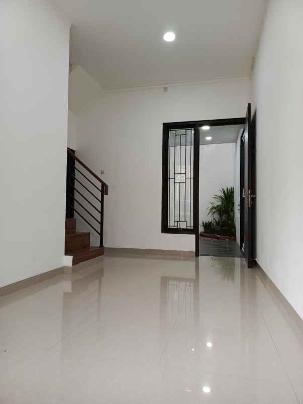 dijual rumah bambu apus kec pamulang