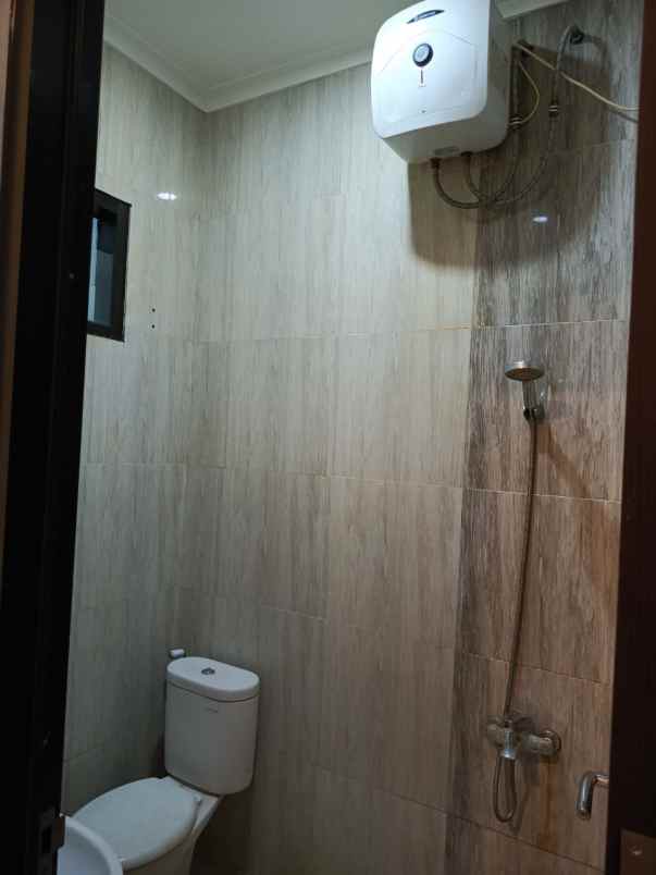 dijual rumah bambu apus kec pamulang