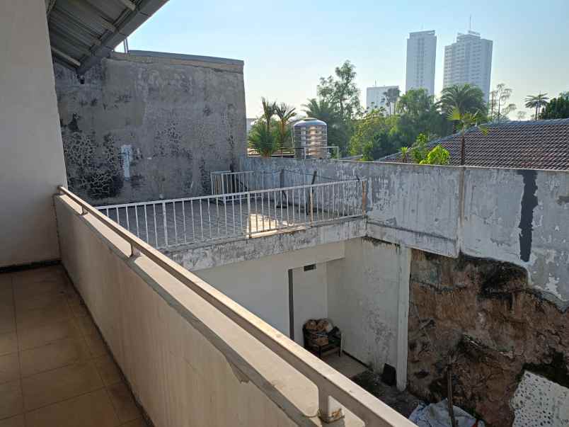 dijual rumah bangunan luas