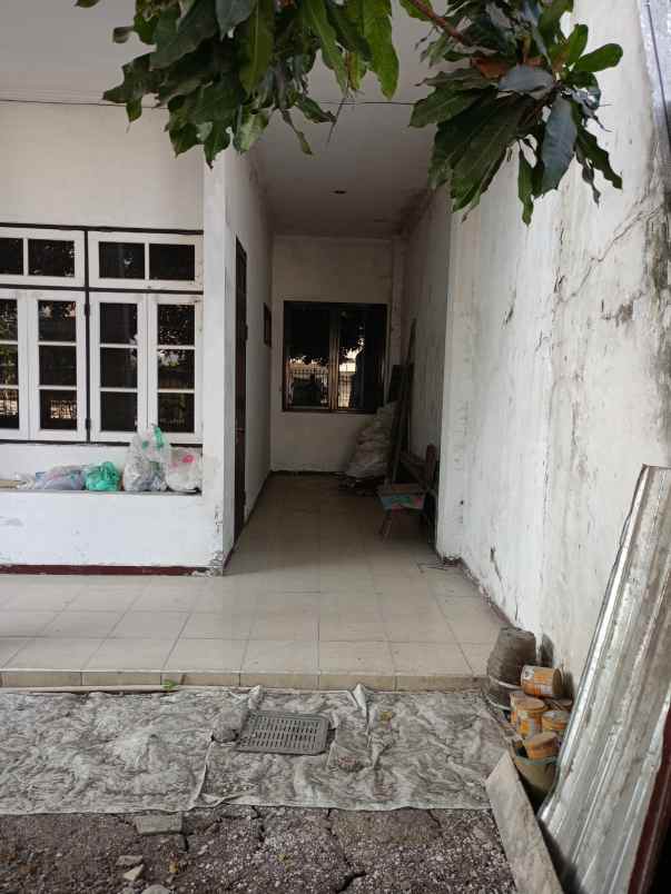 dijual rumah bangunan luas