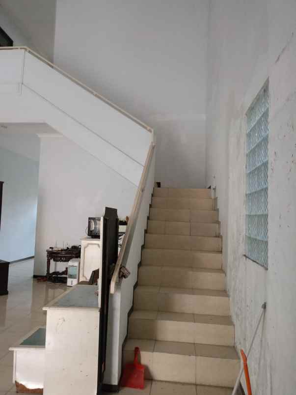 dijual rumah bangunan luas