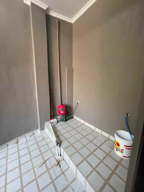 dijual rumah barat unisa