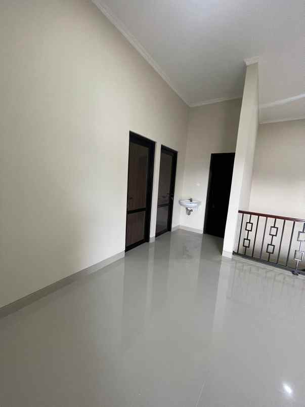 dijual rumah barat unisa