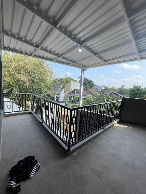 dijual rumah barat unisa