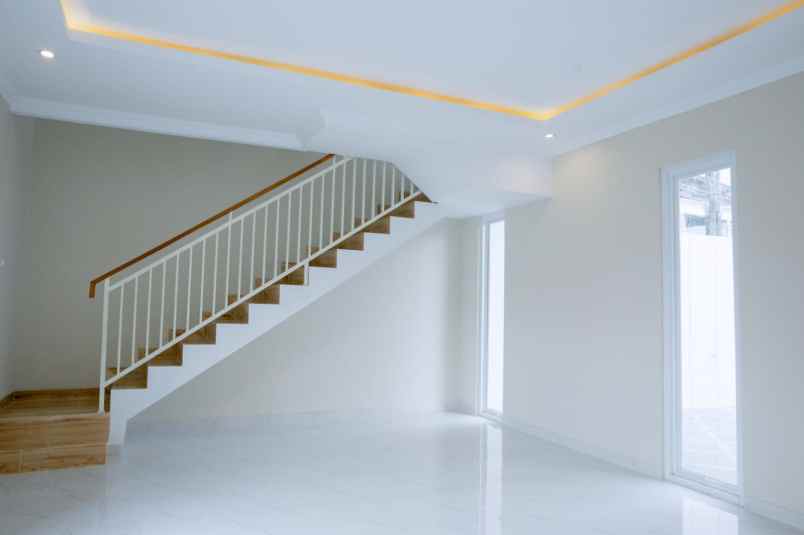 dijual rumah belakang hotel hyatt yogyakarta