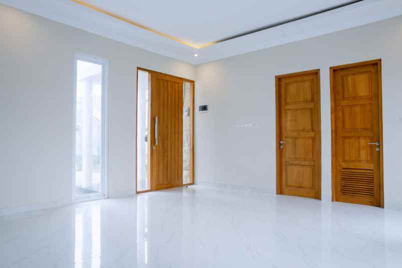 dijual rumah belakang hotel hyatt yogyakarta