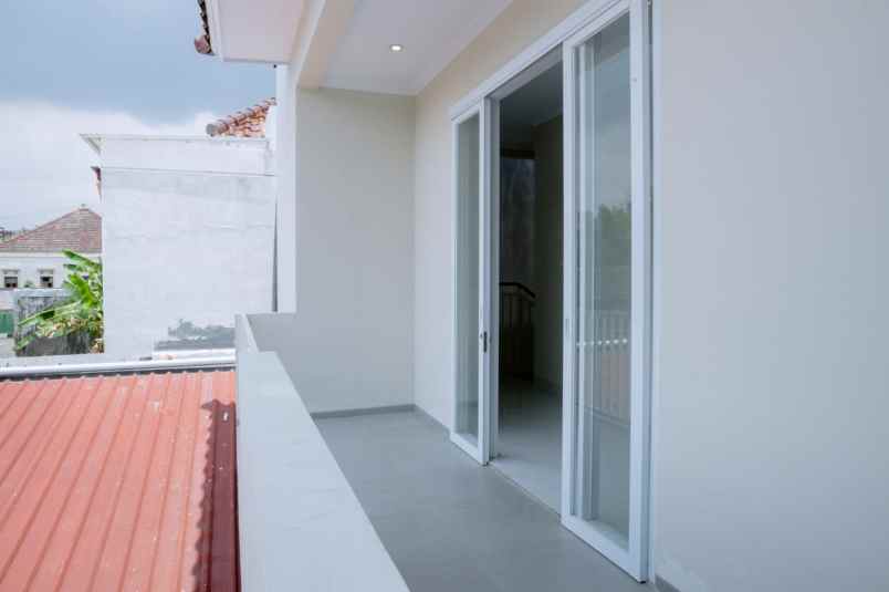 dijual rumah belakang hotel hyatt yogyakarta