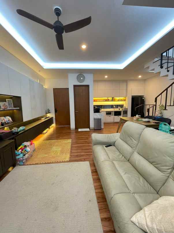 dijual rumah cemp putih kec ciputat tim