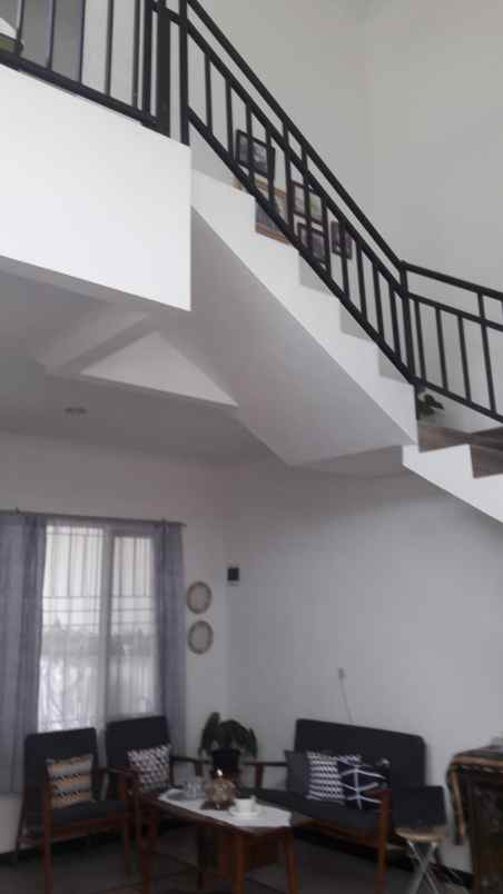 dijual rumah cihanjuang bawah