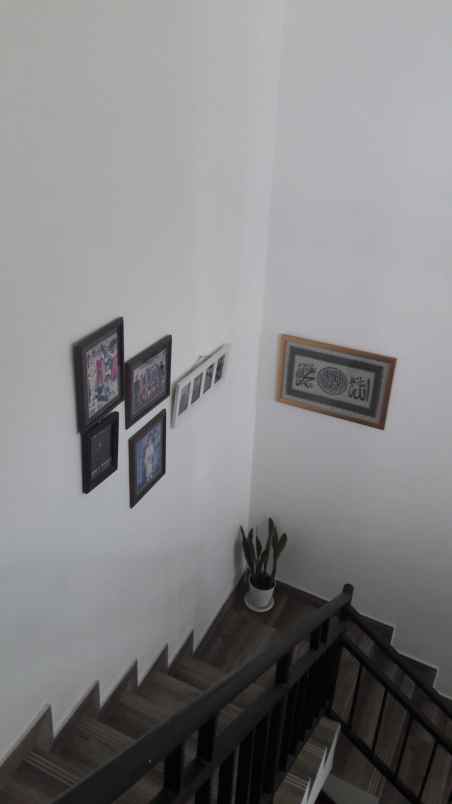 dijual rumah cihanjuang bawah