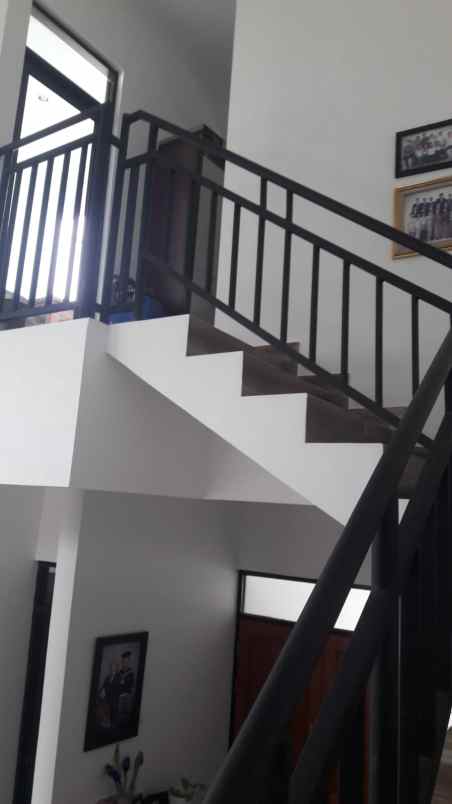 dijual rumah cihanjuang bawah