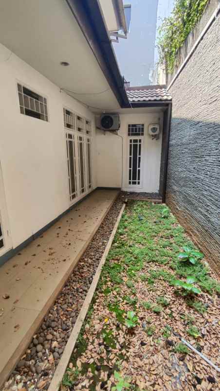 dijual rumah cilandak barat